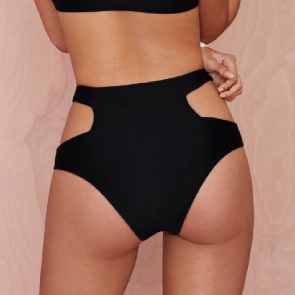 Nasty Gal Deep End Bikini Bottoms - Picture 2 of 5